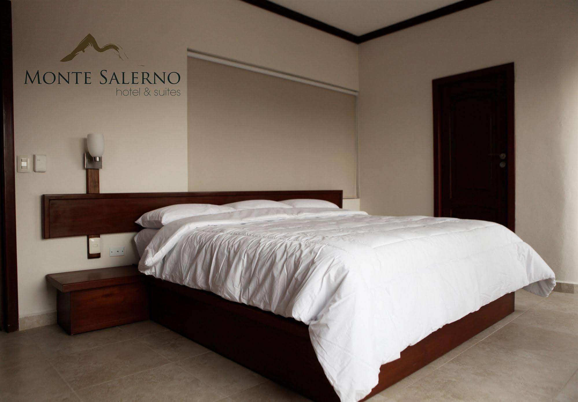 Monte Salerno Hotel & Suites Montemorelos Ngoại thất bức ảnh