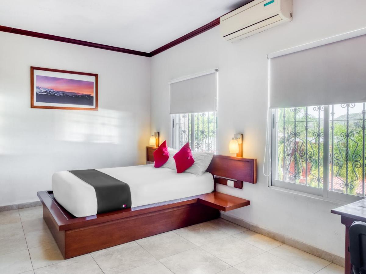 Monte Salerno Hotel & Suites Montemorelos Ngoại thất bức ảnh